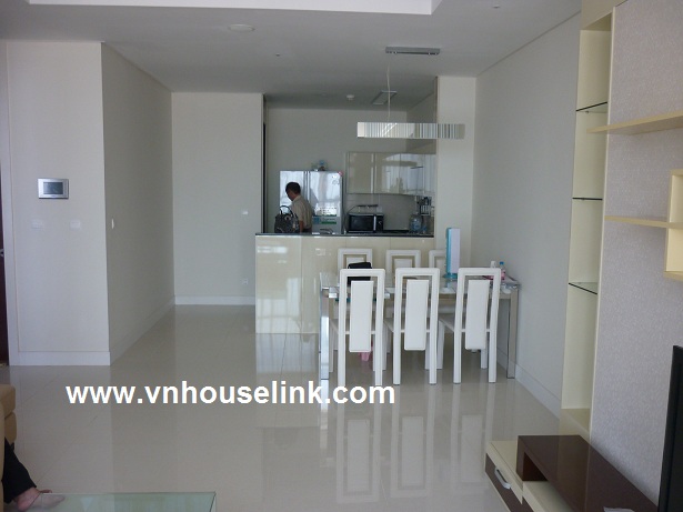 Apartment on the middle floor of Tower B, Keangnam, Tu Liem for rent 1