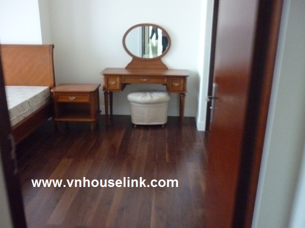Apartment on the middle floor of Tower B, Keangnam, Tu Liem for rent 1