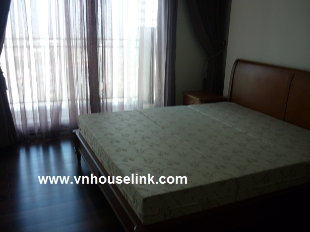 Apartment on the middle floor of Tower B, Keangnam, Tu Liem for rent 1