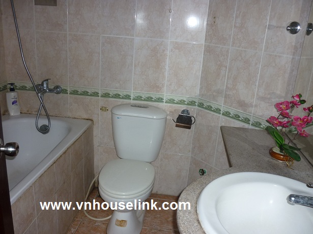 A wonderful apartment in 34T, Trung Hoa Nhan Chinh area, Hoang Dao Thuy street for rent 1