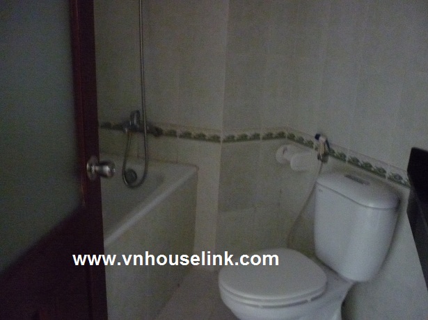 A wonderful apartment in 34T, Trung Hoa Nhan Chinh area, Hoang Dao Thuy street for rent 1