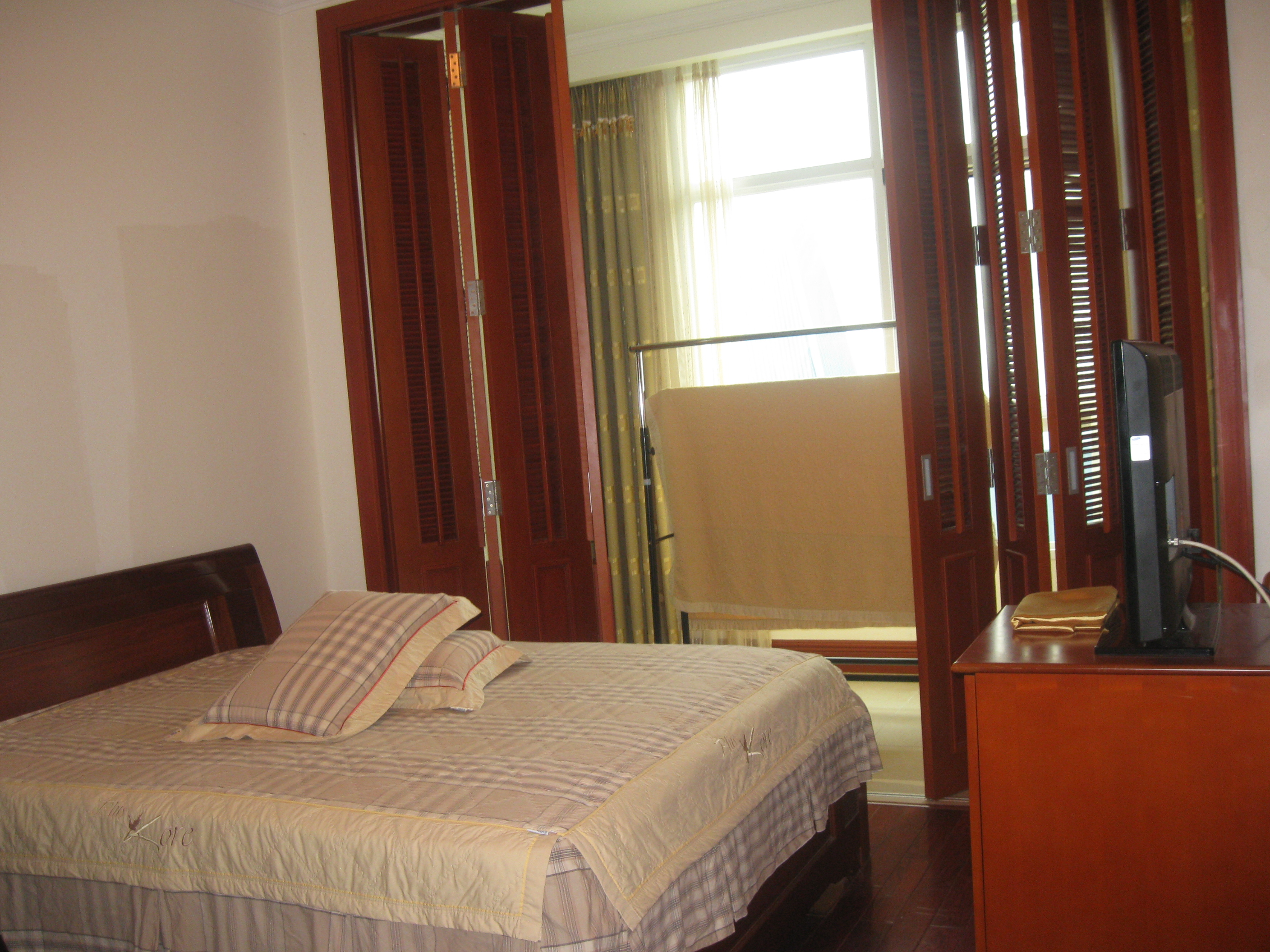 Nice and modern apartment for rent in Hanoi, The Garden 1